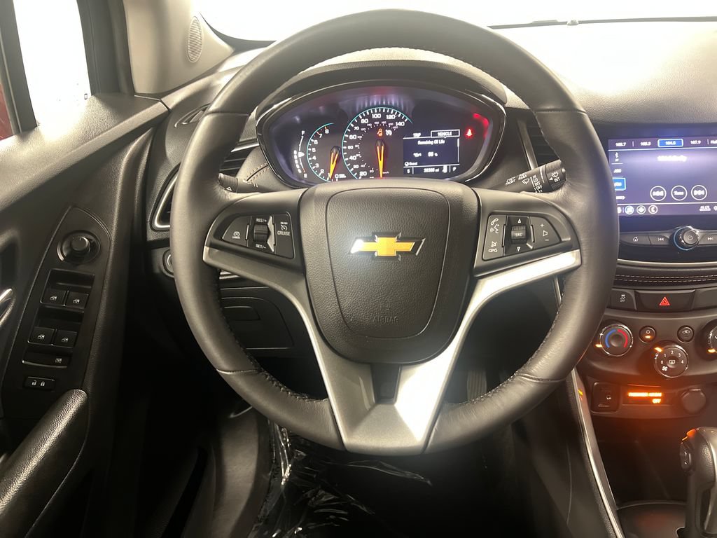 Used 2022 Chevrolet Trax LT w/ LT Convenience Package AWD/4WD image 19