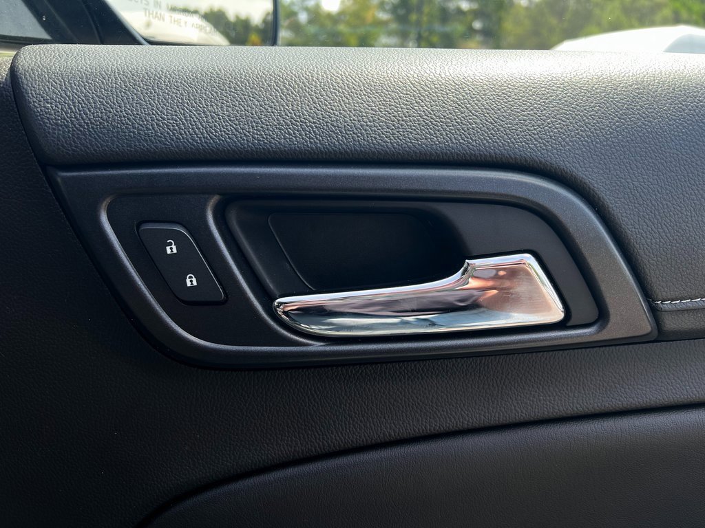 Used 2017 GMC Yukon SLE w/ SLE Value Package image 15