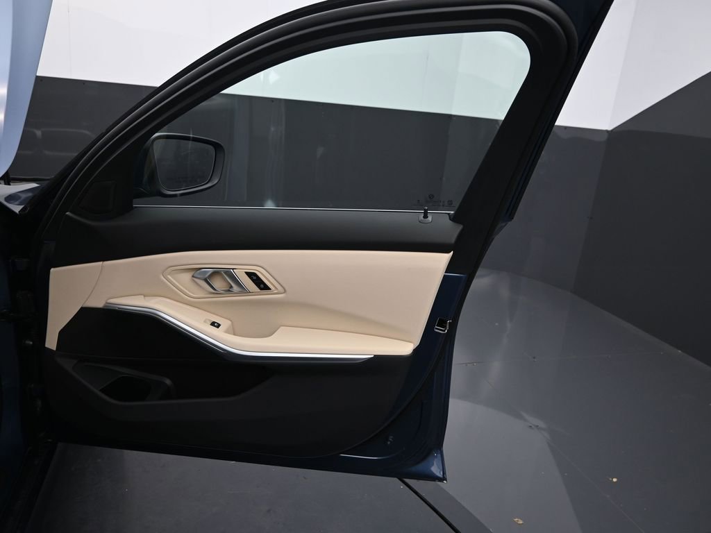 Certified 2025 BMW 330i Sedan w/ Premium Package image 18