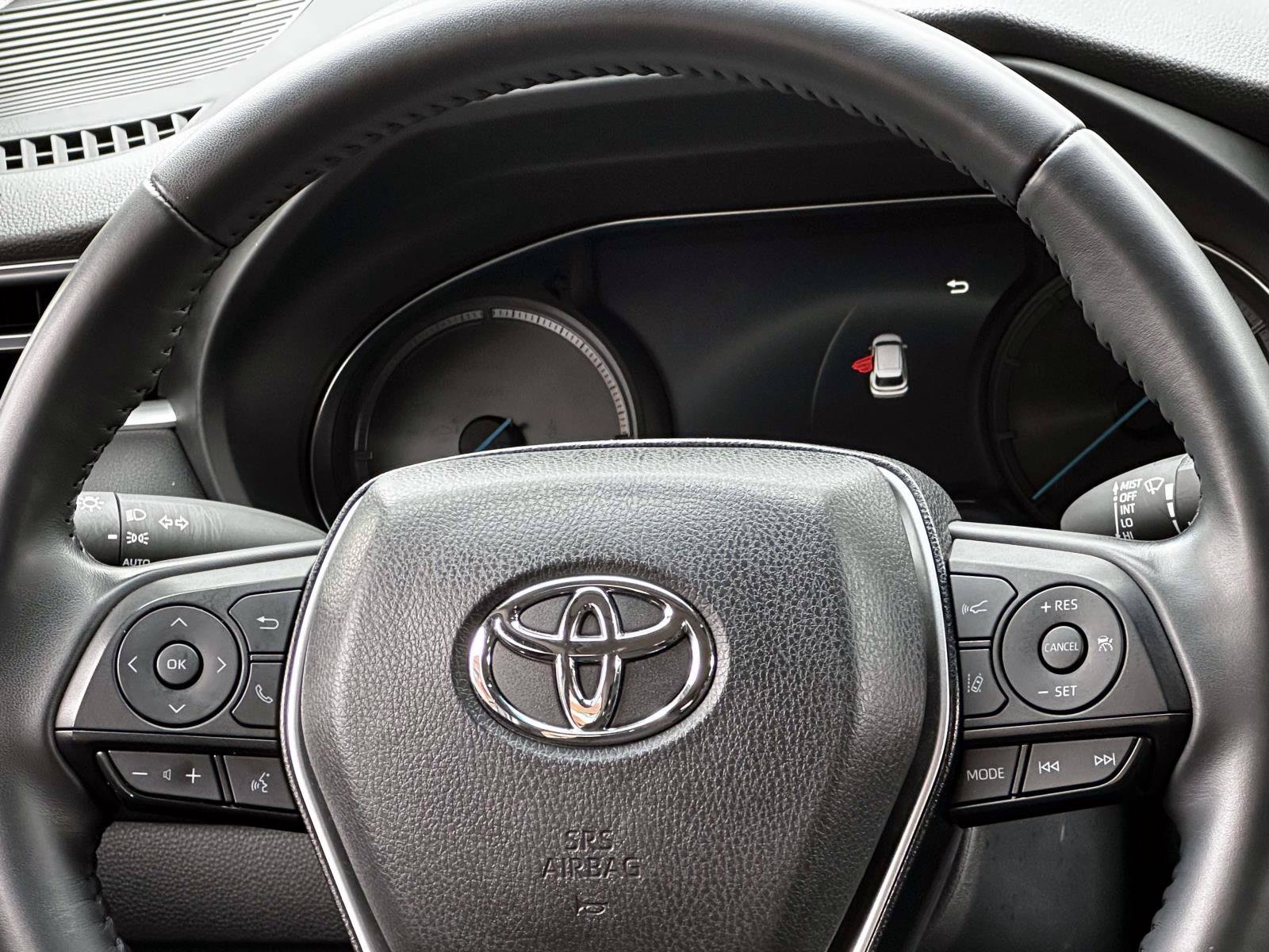 Used 2023 Toyota Venza LE AWD/4WD image 18