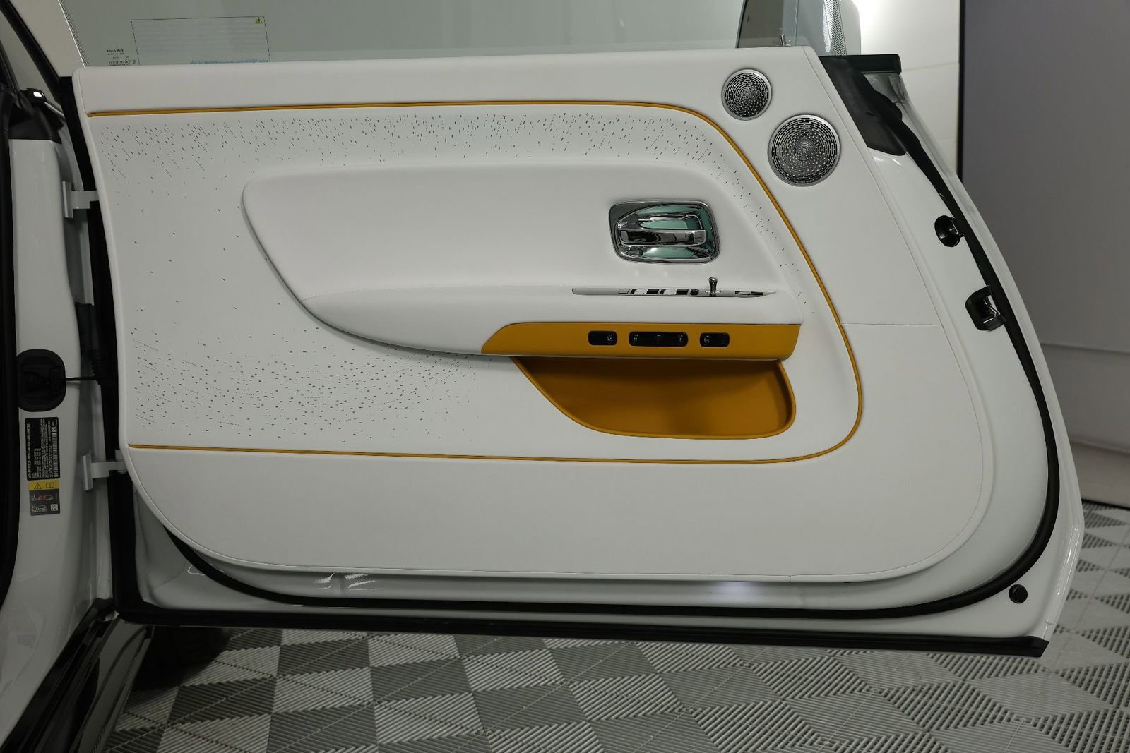 New 2025 Rolls-Royce Spectre Black Badge image 20