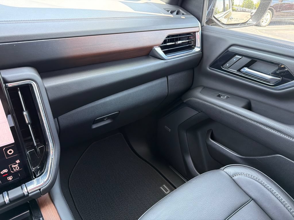 Used 2025 GMC Yukon Denali AWD/4WD image 37