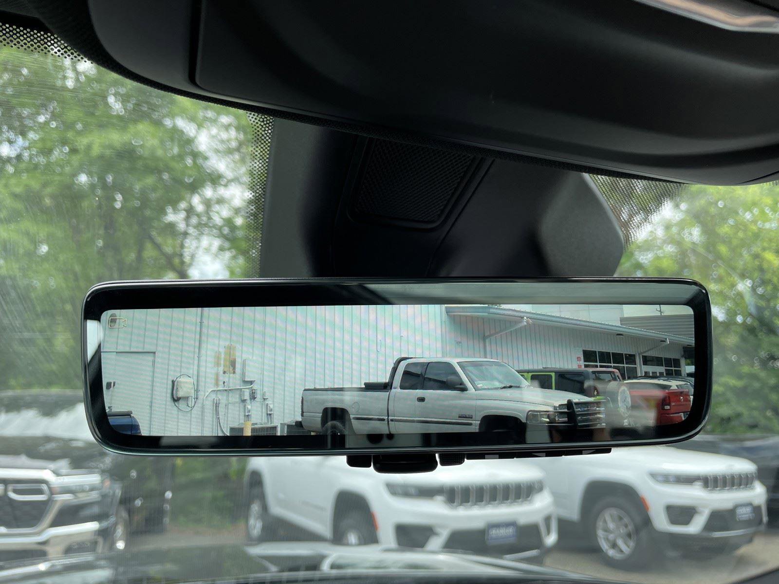 Used 2025 Jeep Grand Cherokee Summit w/ Adv Protech Group IV AWD/4WD image 34