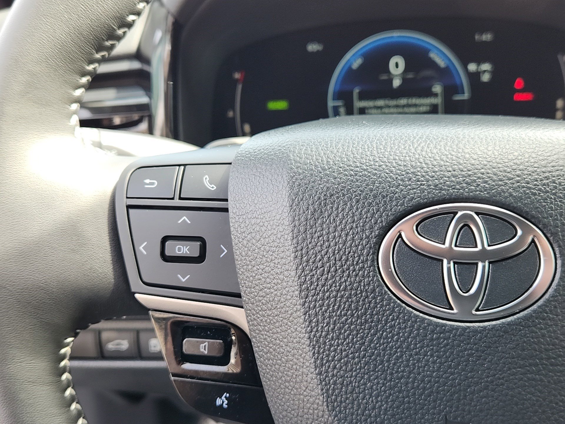 Certified 2025 Toyota Camry SE w/ Convenience Package image 17