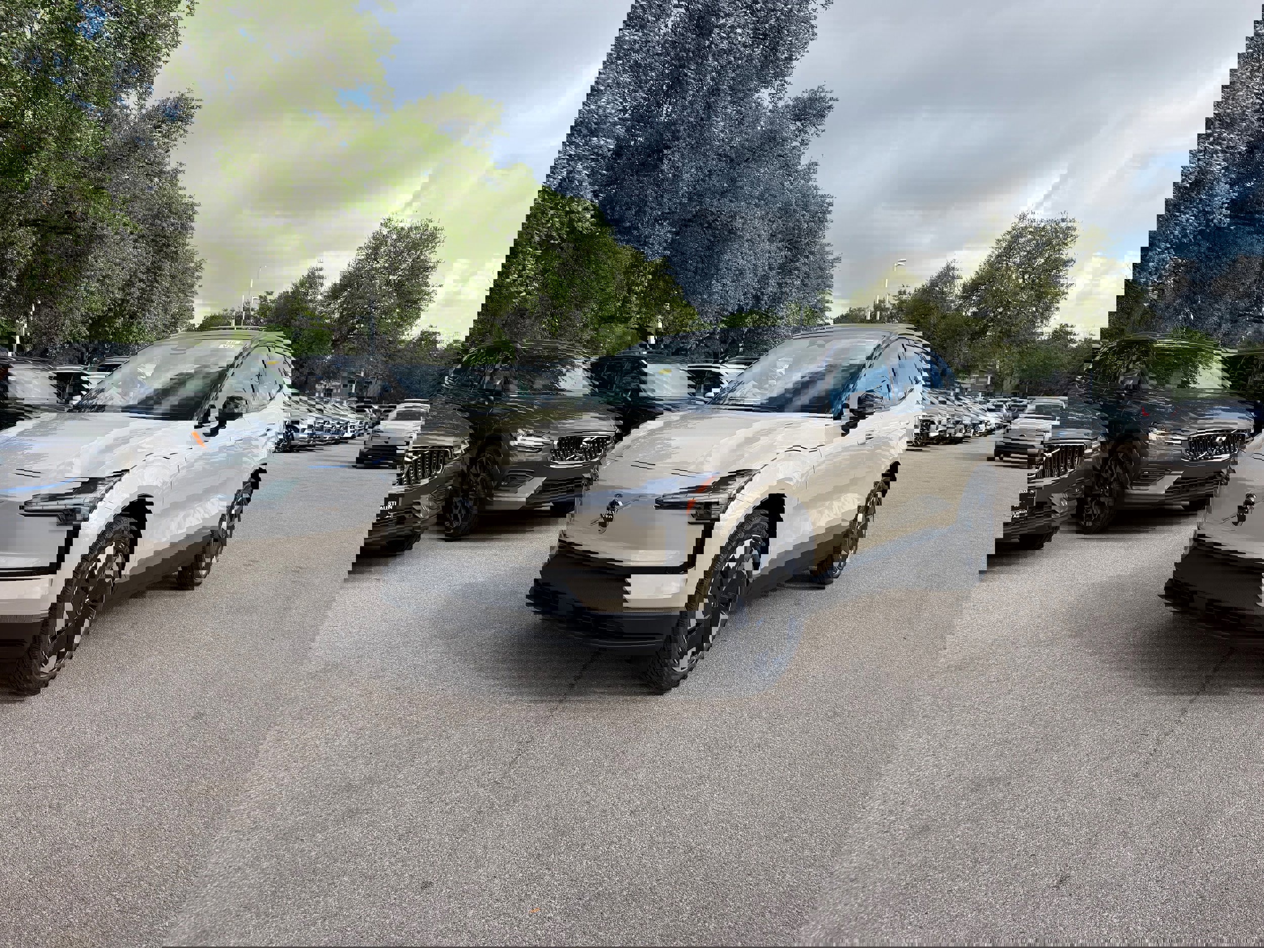 New 2026 Volvo EX30 Plus w/ Protection Package Premier image 2