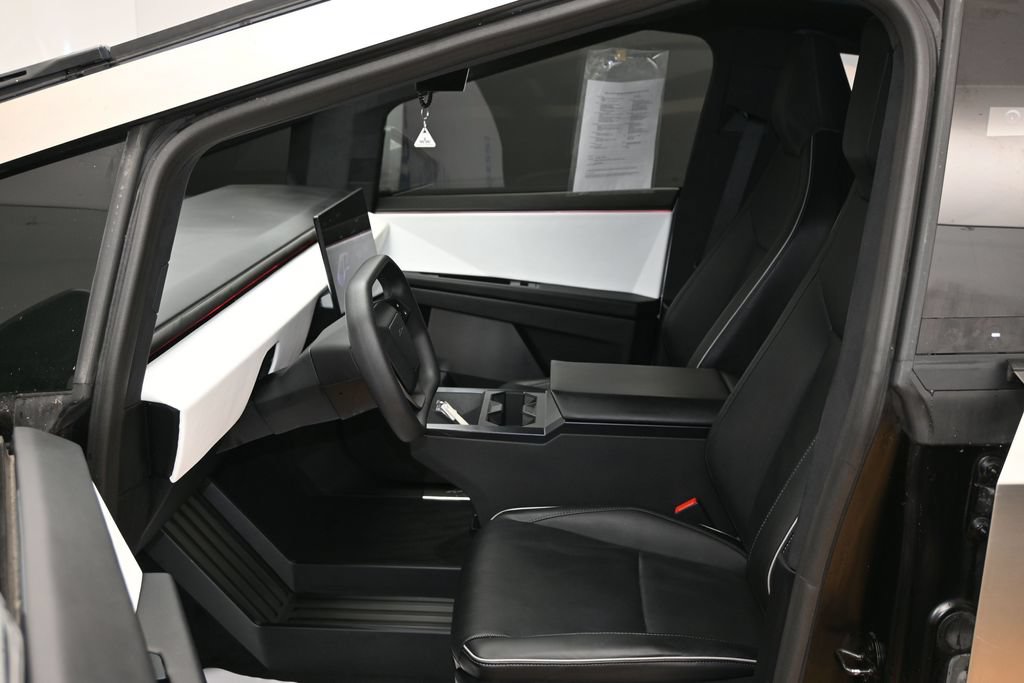 Used 2024 Tesla Cybertruck AWD Crew Cab image 15