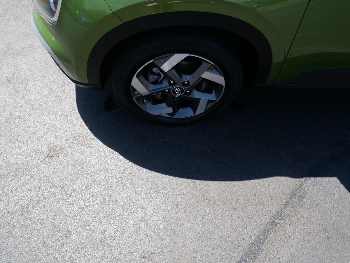 Used 2024 Hyundai Venue SEL FWD image 34