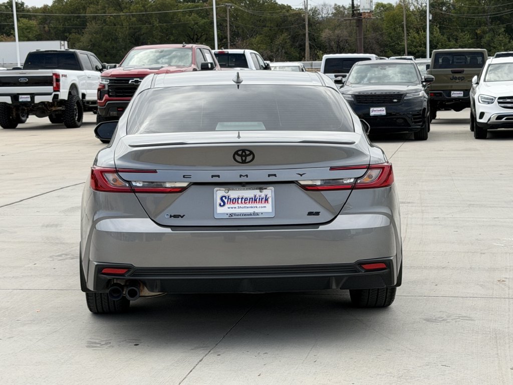 Used 2025 Toyota Camry SE w/ Convenience Package FWD image 5