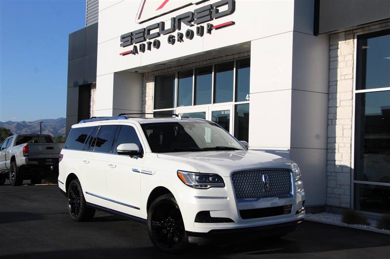 Used 2022 Lincoln Navigator L Reserve AWD/4WD image 2