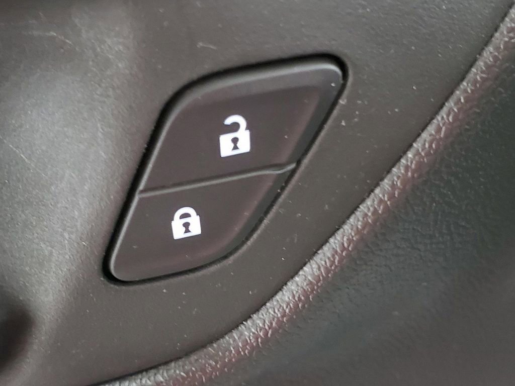 Used 2025 Chevrolet Trax LT w/ LT Convenience Package FWD image 28