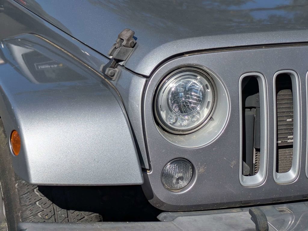 Used 2017 Jeep Wrangler Unlimited Sahara w/ Max Tow Package image 10