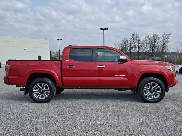 Used 2016 Toyota Tacoma Limited w/ Towing Package image 10