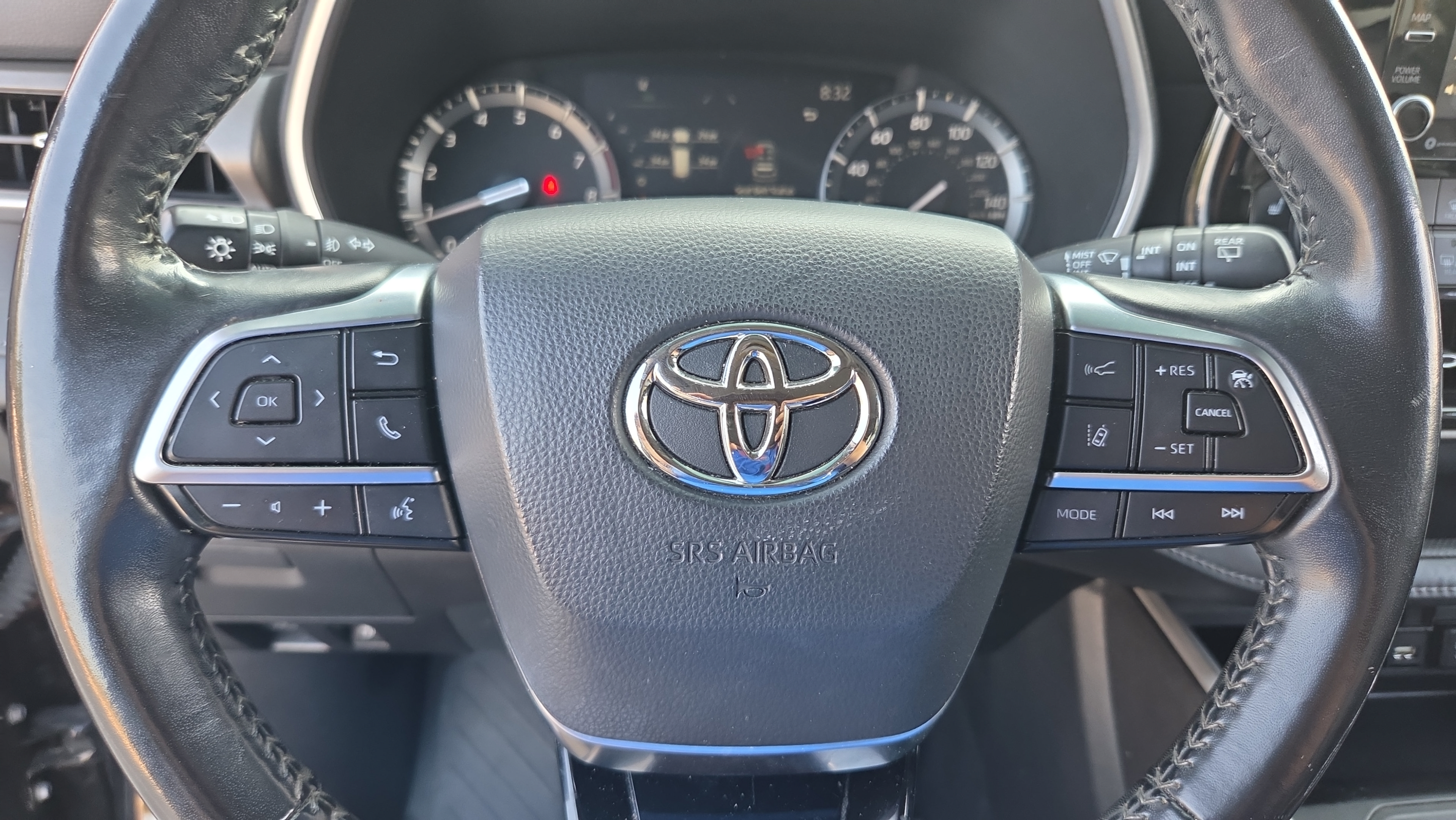 Used 2021 Toyota Highlander XLE FWD image 24