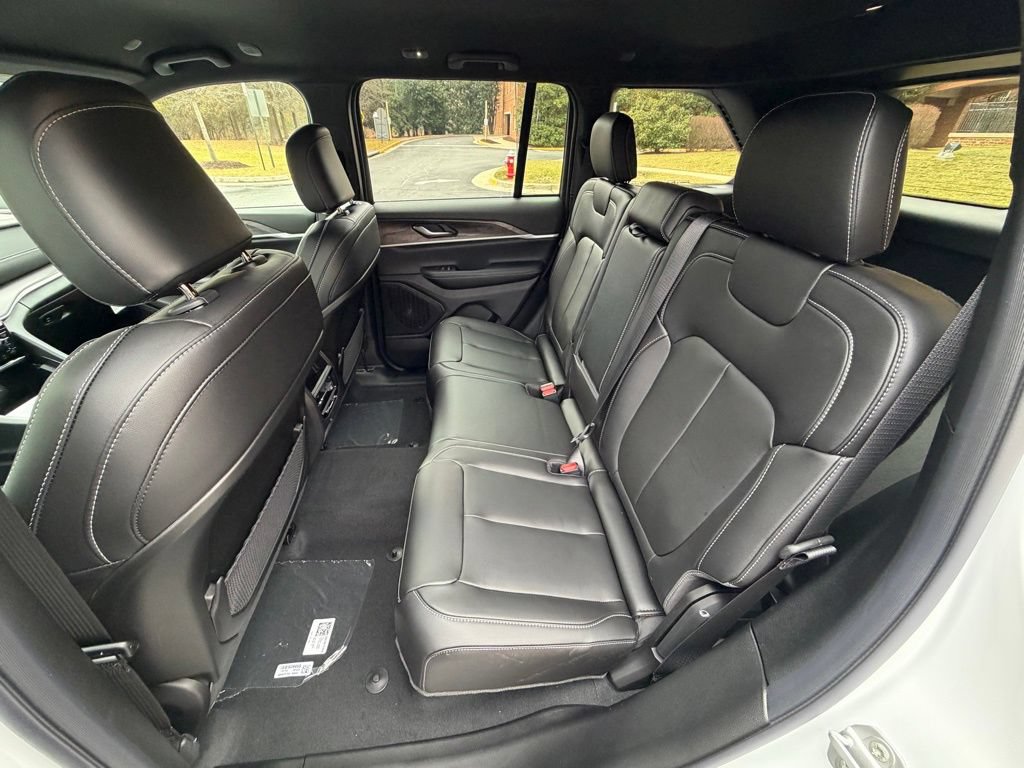 New 2025 Jeep Grand Cherokee Limited w/ Black Appearance Package AWD/4WD image 12