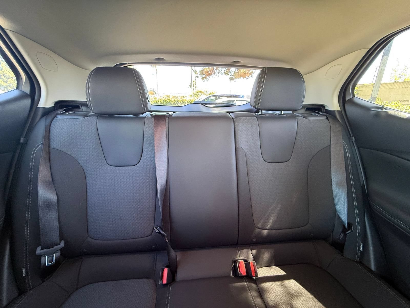 Used 2025 Buick Encore GX Preferred AWD/4WD image 34