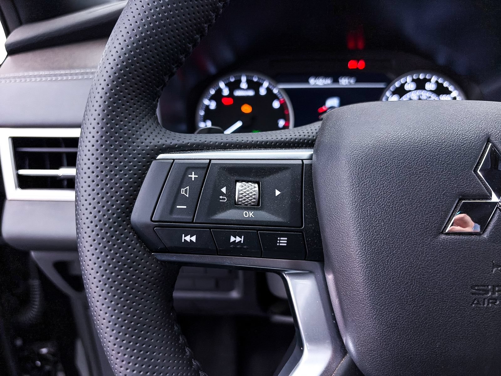 New 2026 Mitsubishi Outlander LE AWD/4WD image 21