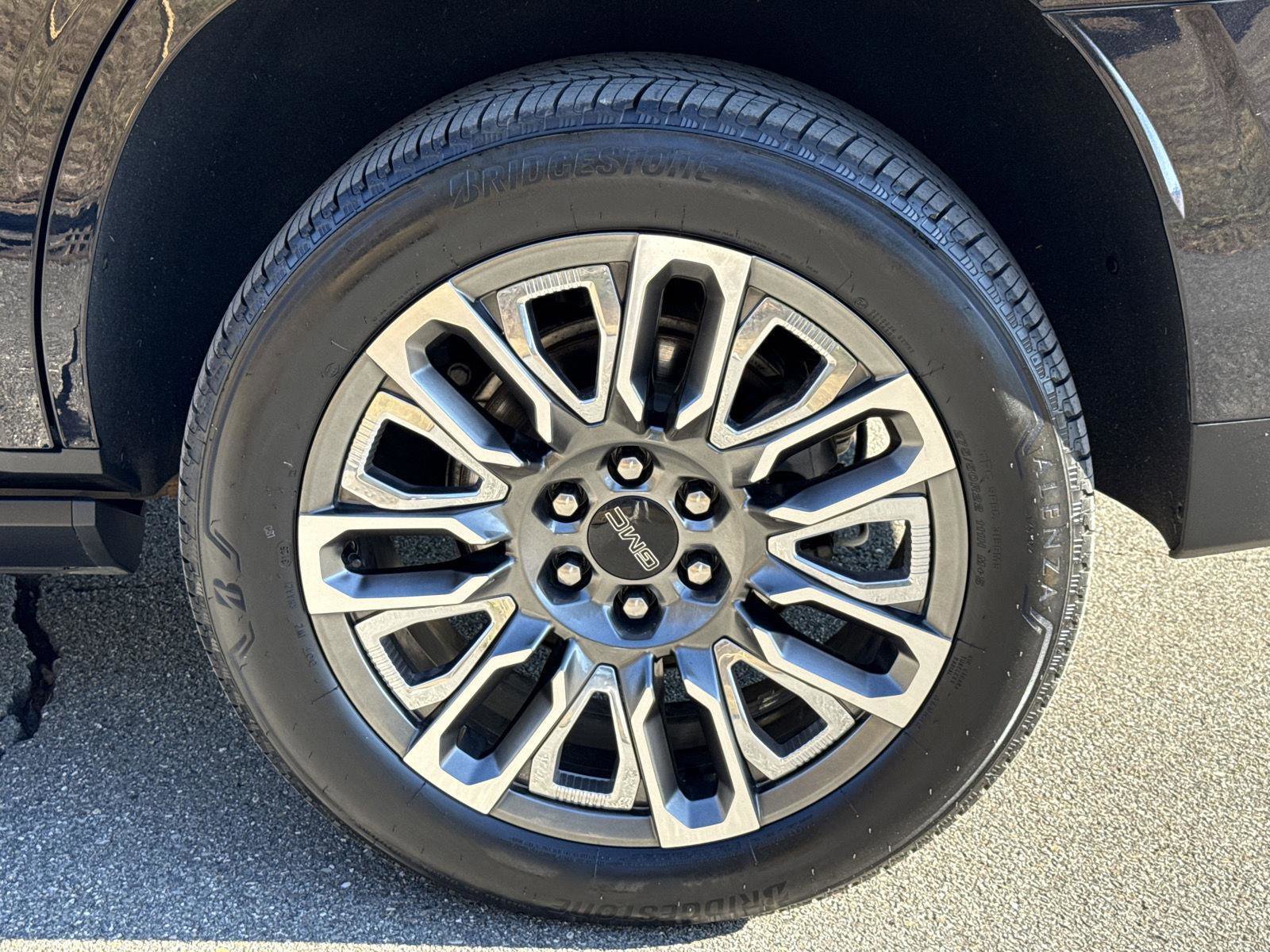 Used 2023 GMC Yukon Denali Ultimate image 9