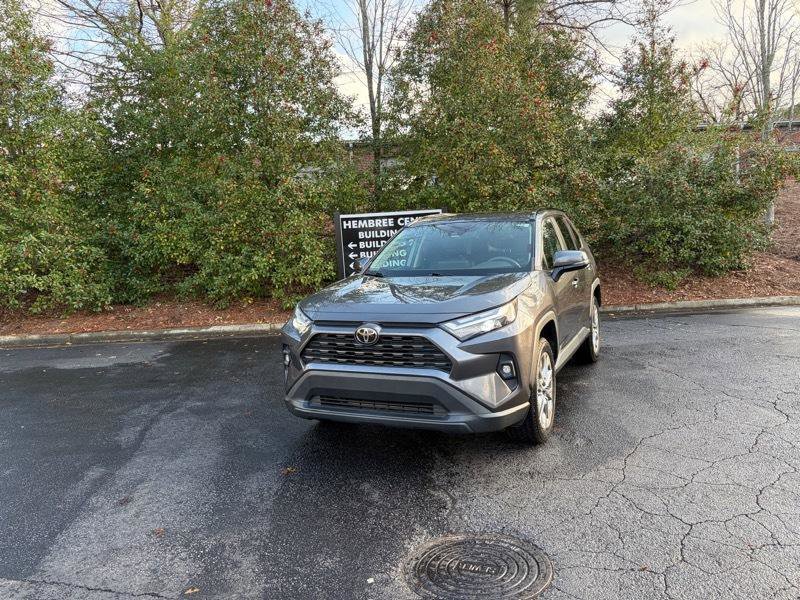 Used 2022 Toyota RAV4 XLE Premium image 2