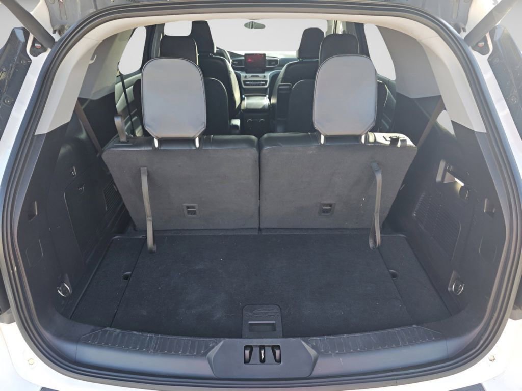 Used 2022 Ford Explorer XLT w/ Equipment Group 202A image 27