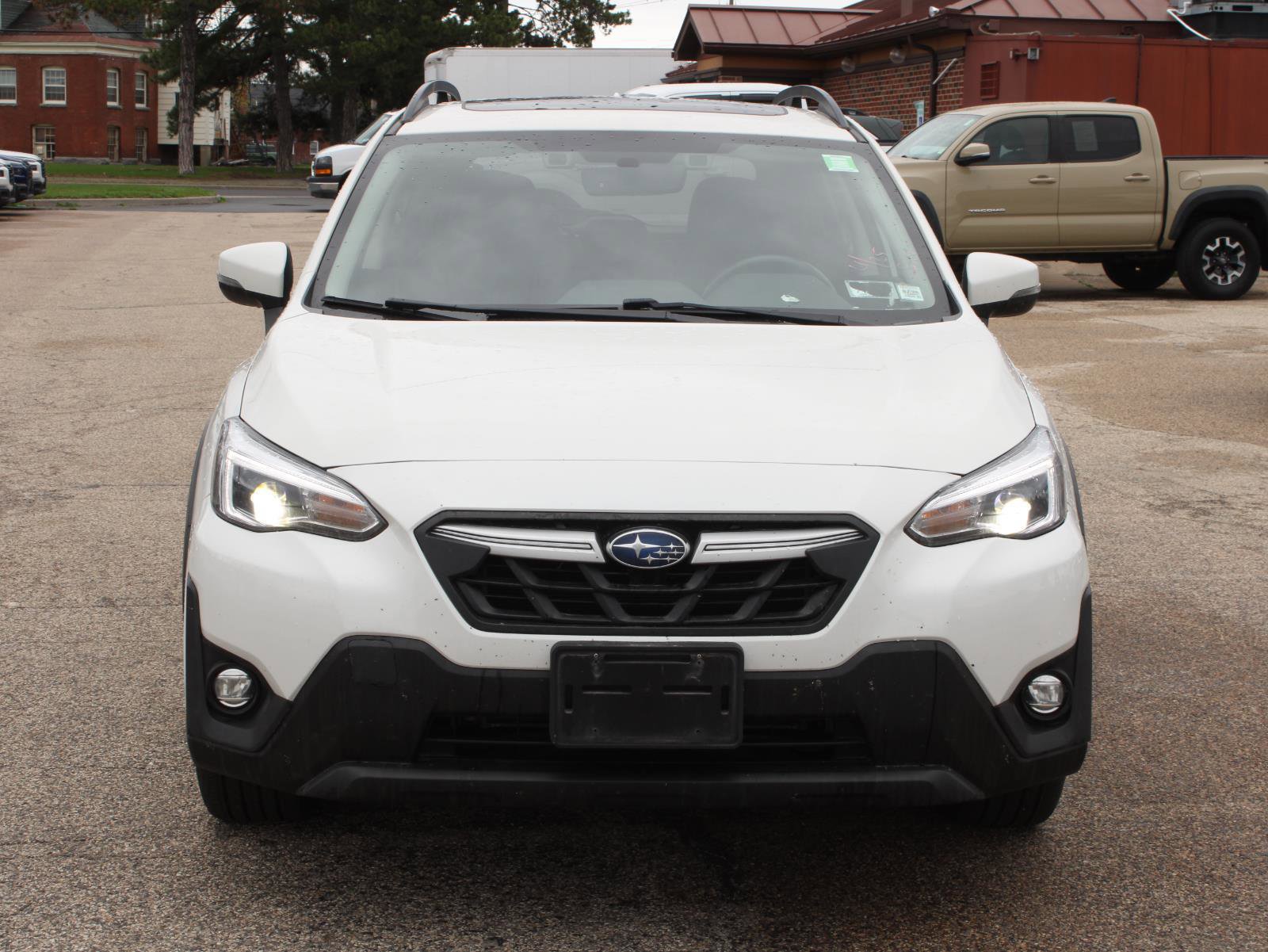 Used 2022 Subaru Crosstrek 2.5i Limited w/ Moonroof Package 2 AWD/4WD image 2