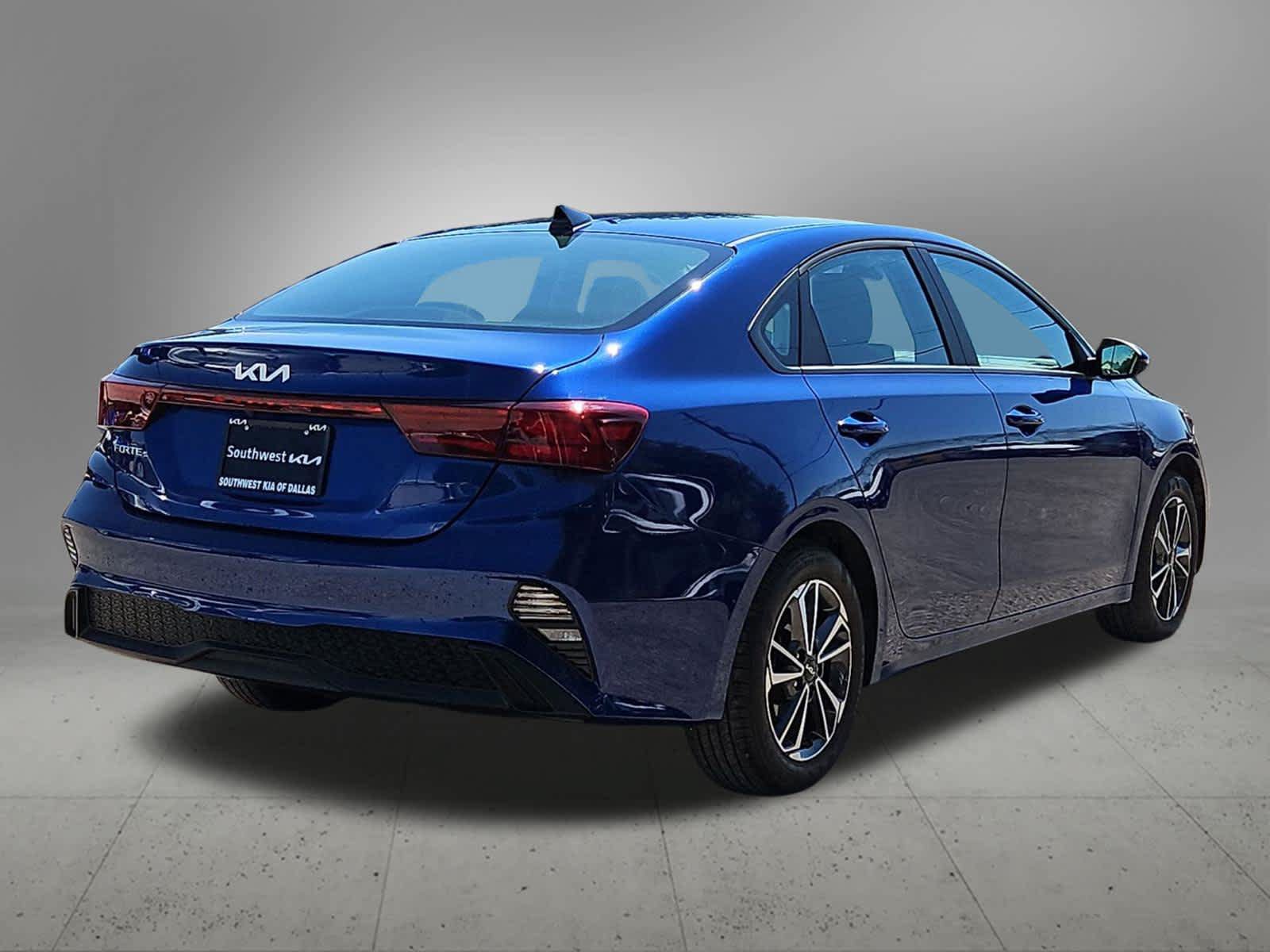 Used 2023 Kia Forte LXS w/ LXS Technology Package FWD image 6