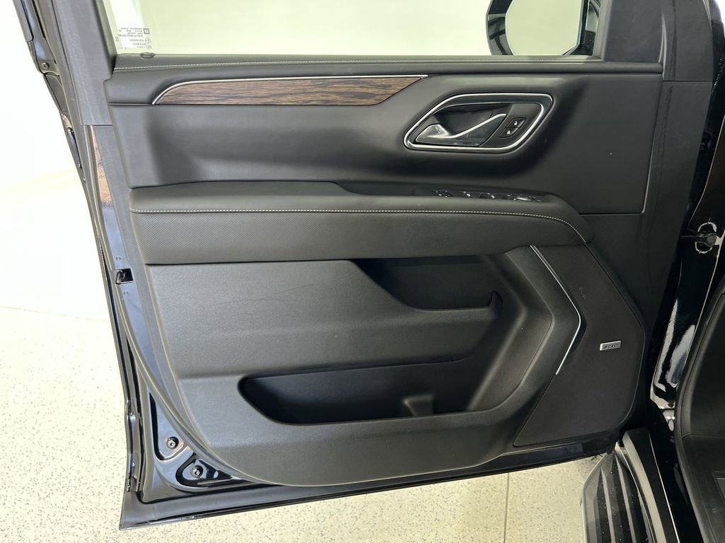 Used 2024 Chevrolet Tahoe Premier AWD/4WD image 12