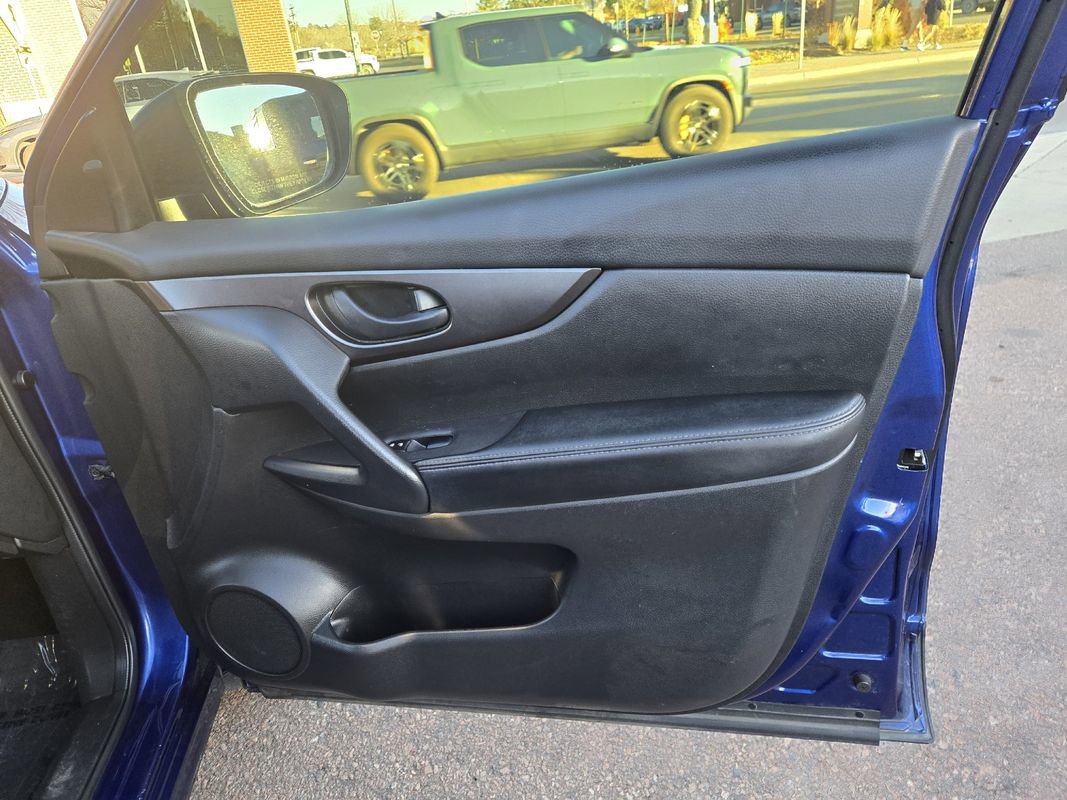 Used 2020 Nissan Rogue Sport S image 23