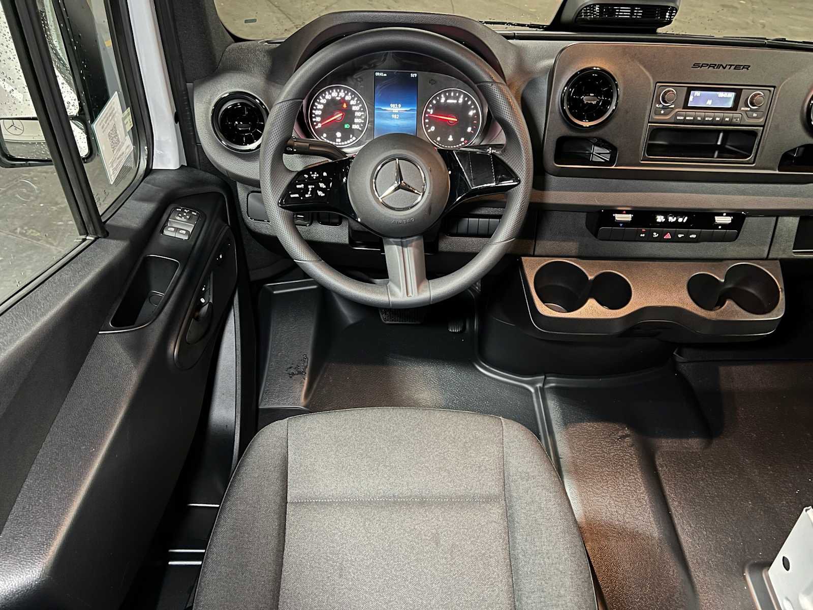 Used 2025 Mercedes-Benz Sprinter 2500 image 34