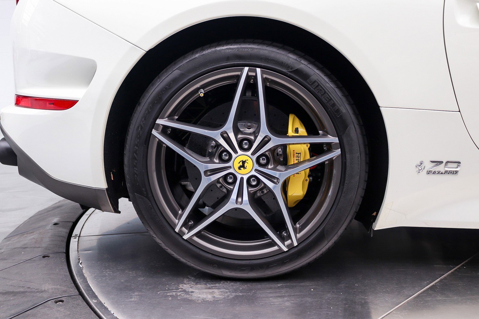 Used 2017 Ferrari California T RWD image 17
