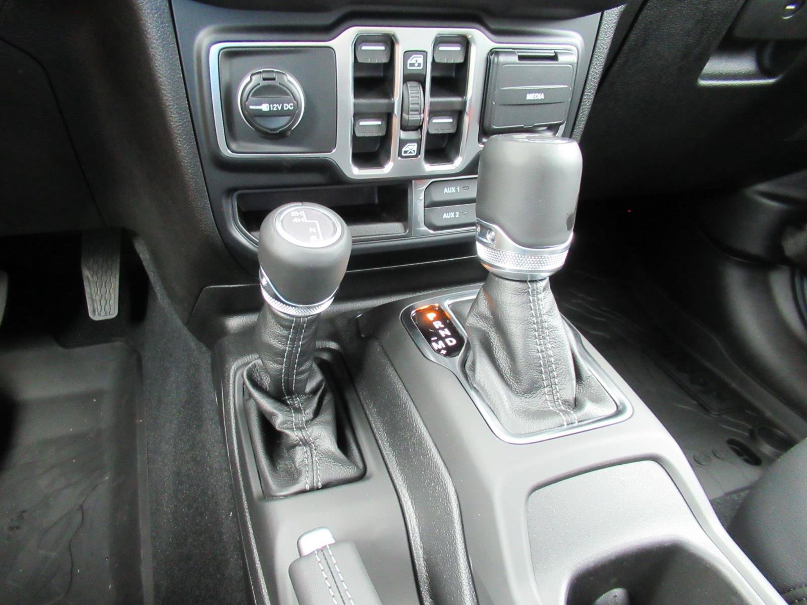 New 2026 Jeep Wrangler Unlimited Sahara AWD/4WD image 27