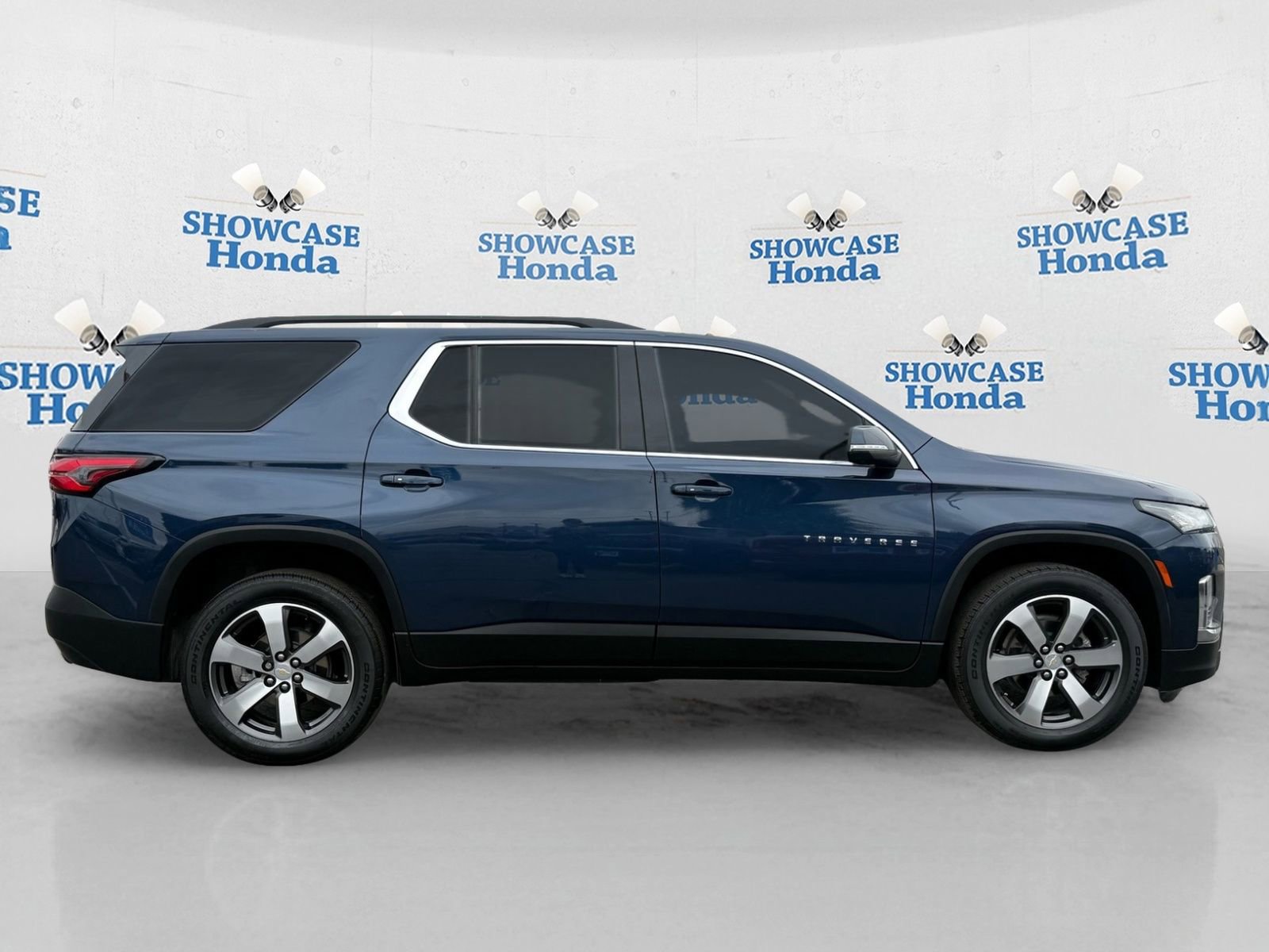 Used 2023 Chevrolet Traverse LT w/ LT Premium Package image 9