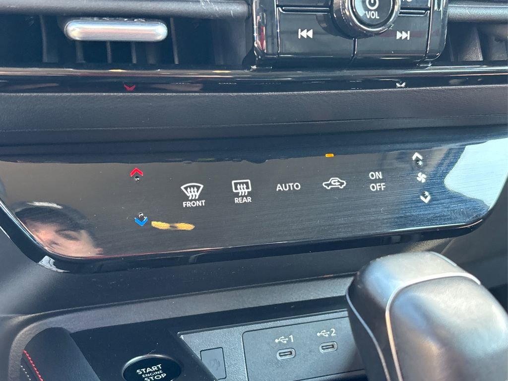 Used 2025 Nissan Kicks SR image 28