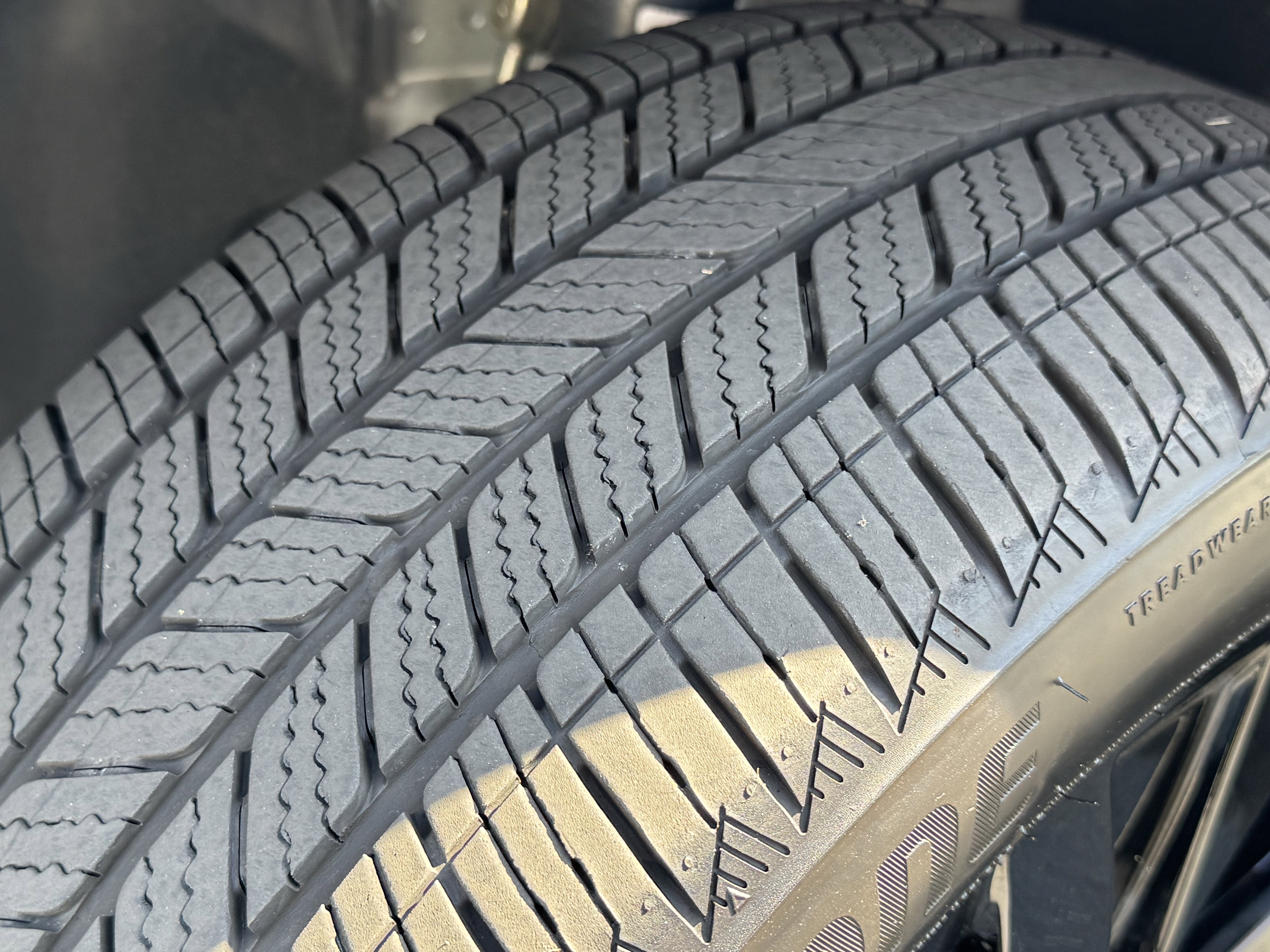 Used 2025 Volkswagen Taos SE image 13