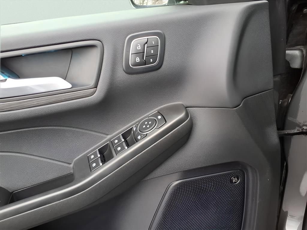 Used 2024 Ford Escape SE w/ PHEV Premium Package image 16