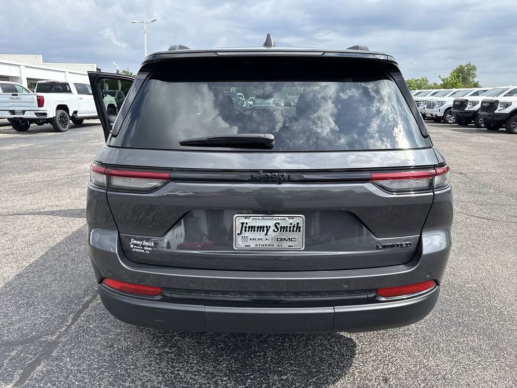 Used 2024 Jeep Grand Cherokee Limited w/ Black Appearance Package RWD image 33