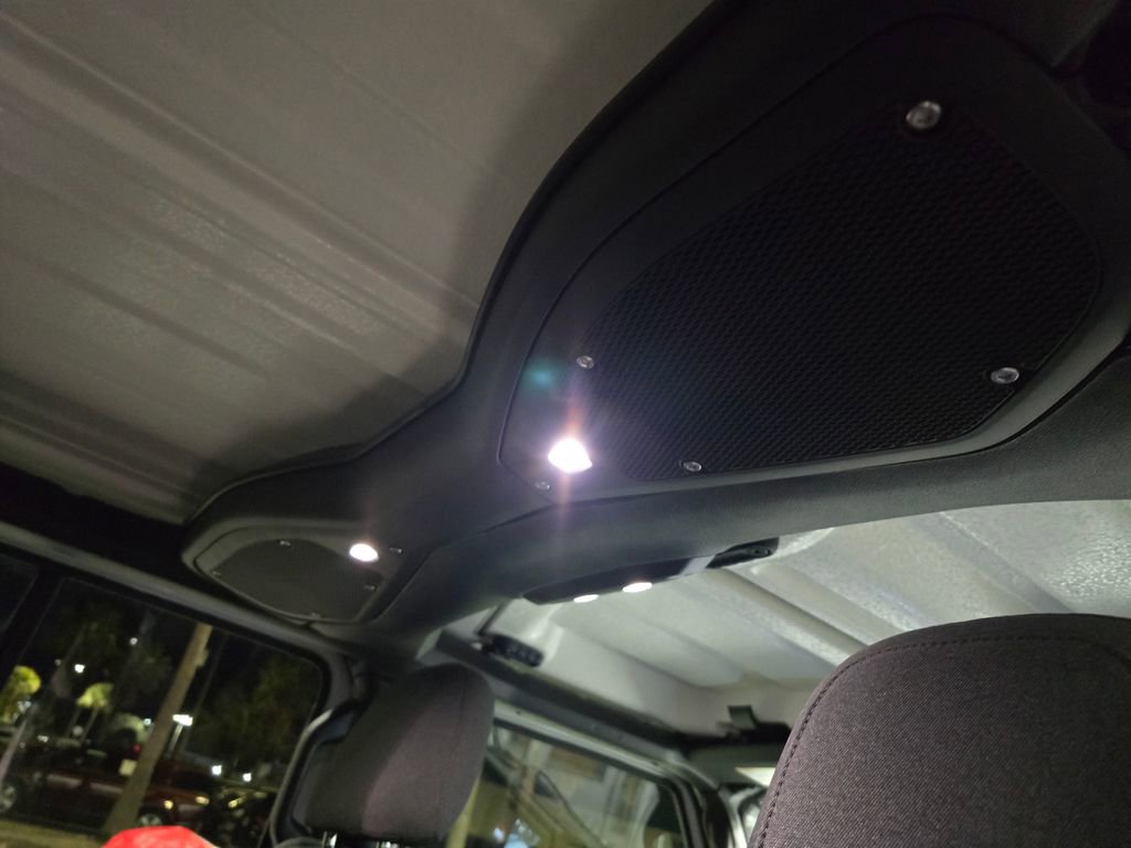 Used 2025 Jeep Wrangler Sport S image 40