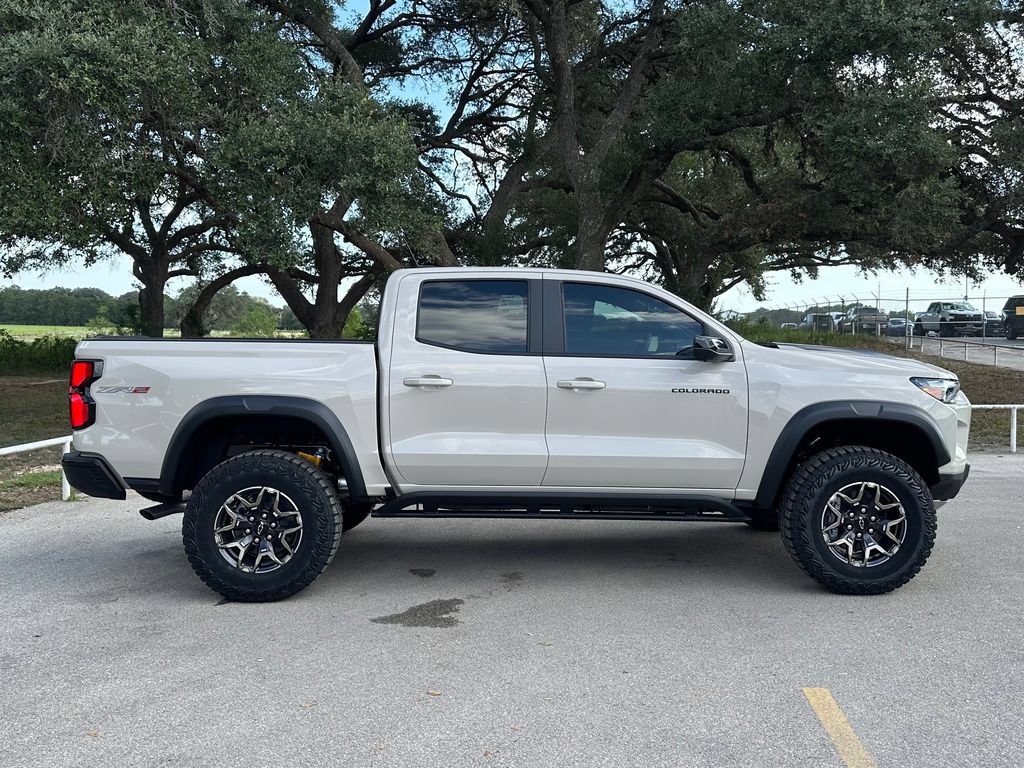 New 2026 Chevrolet Colorado ZR2 w/ Technology Package AWD/4WD image 4