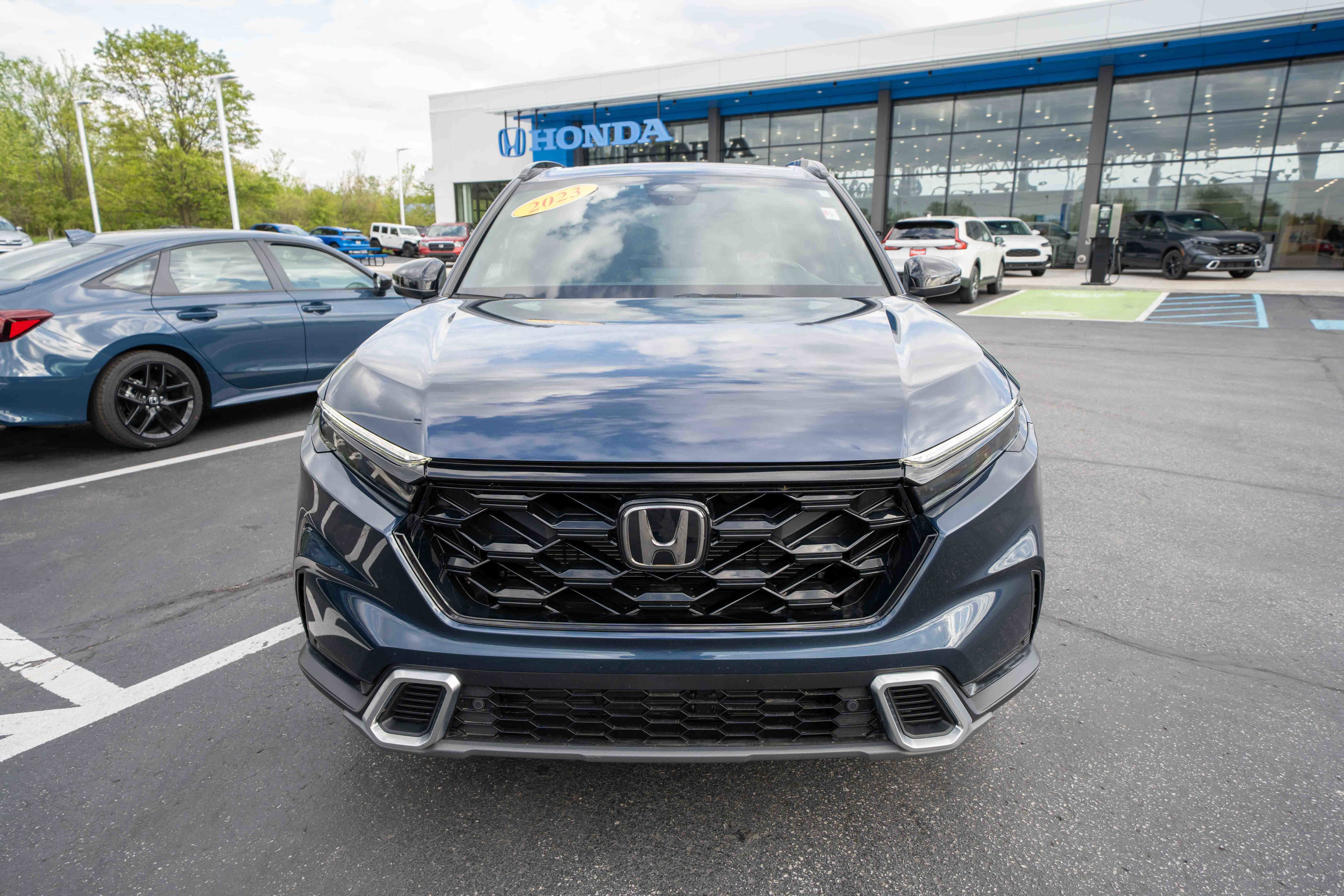 Used 2023 Honda CR-V Sport Touring image 2