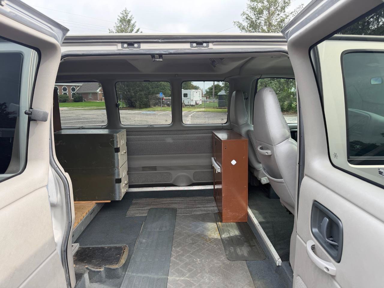 Used 1998 Chevrolet Express 2500 Passenger w/ Preferred Equipment Group RWD image 15