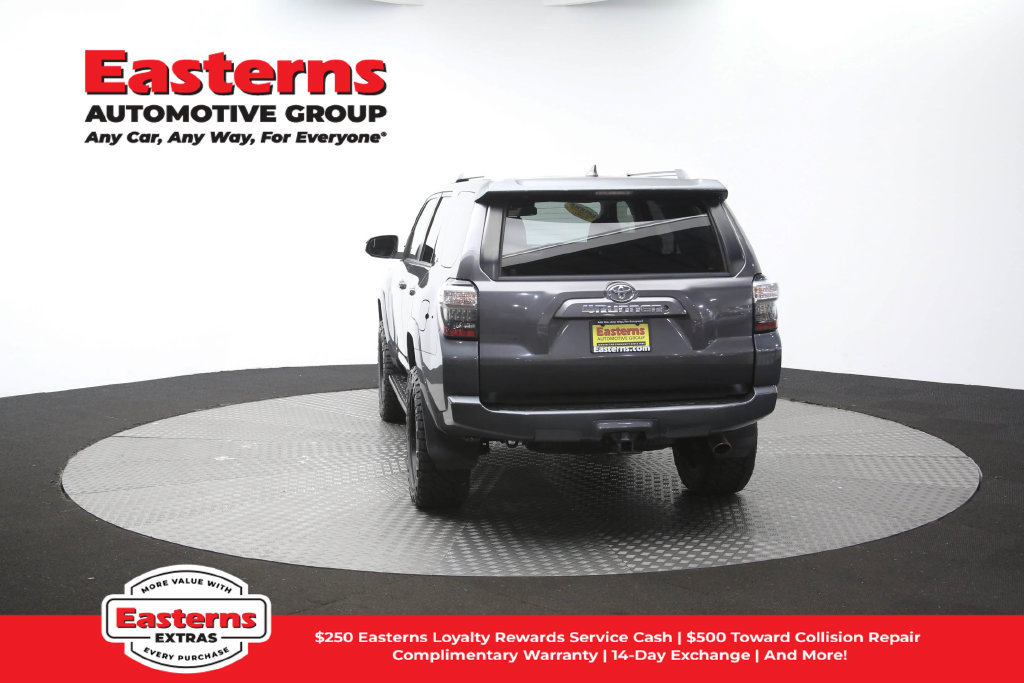 Used 2017 Toyota 4Runner SR5 AWD/4WD image 37