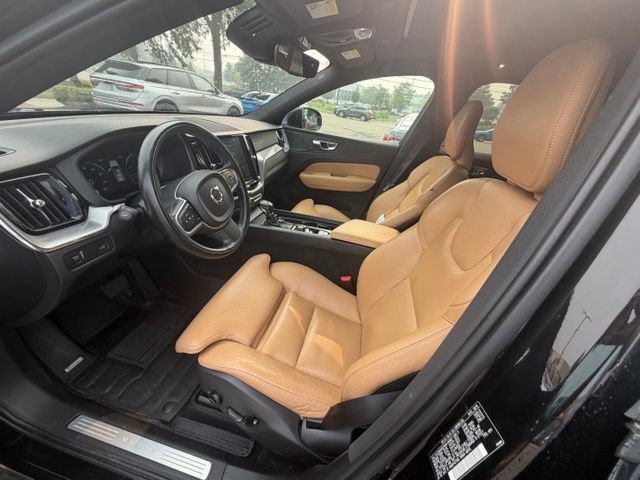 Used 2019 Volvo XC60 T6 Momentum w/ Multimedia Package AWD/4WD image 15