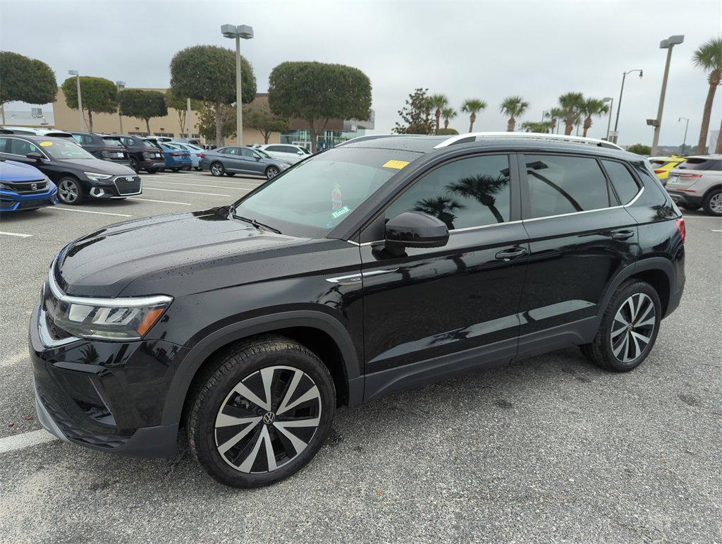 Used 2022 Volkswagen Taos SE w/ Panoramic Sunroof Package image 13