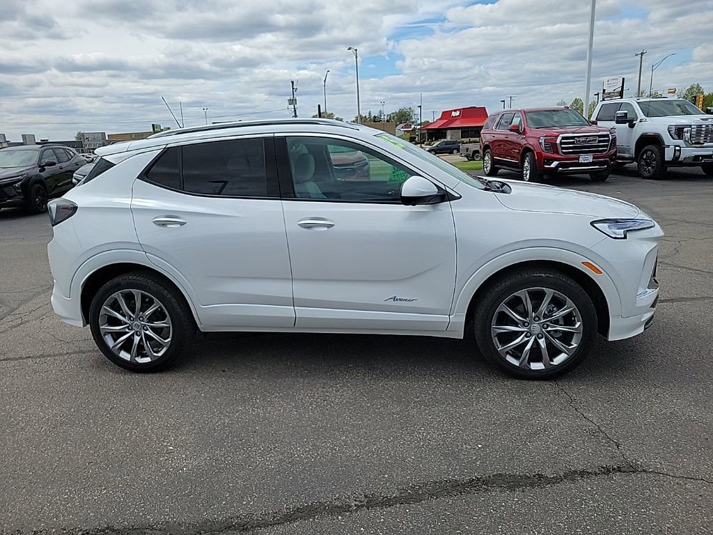 Used 2025 Buick Encore GX Avenir w/ Avenir Technology Package AWD/4WD image 4