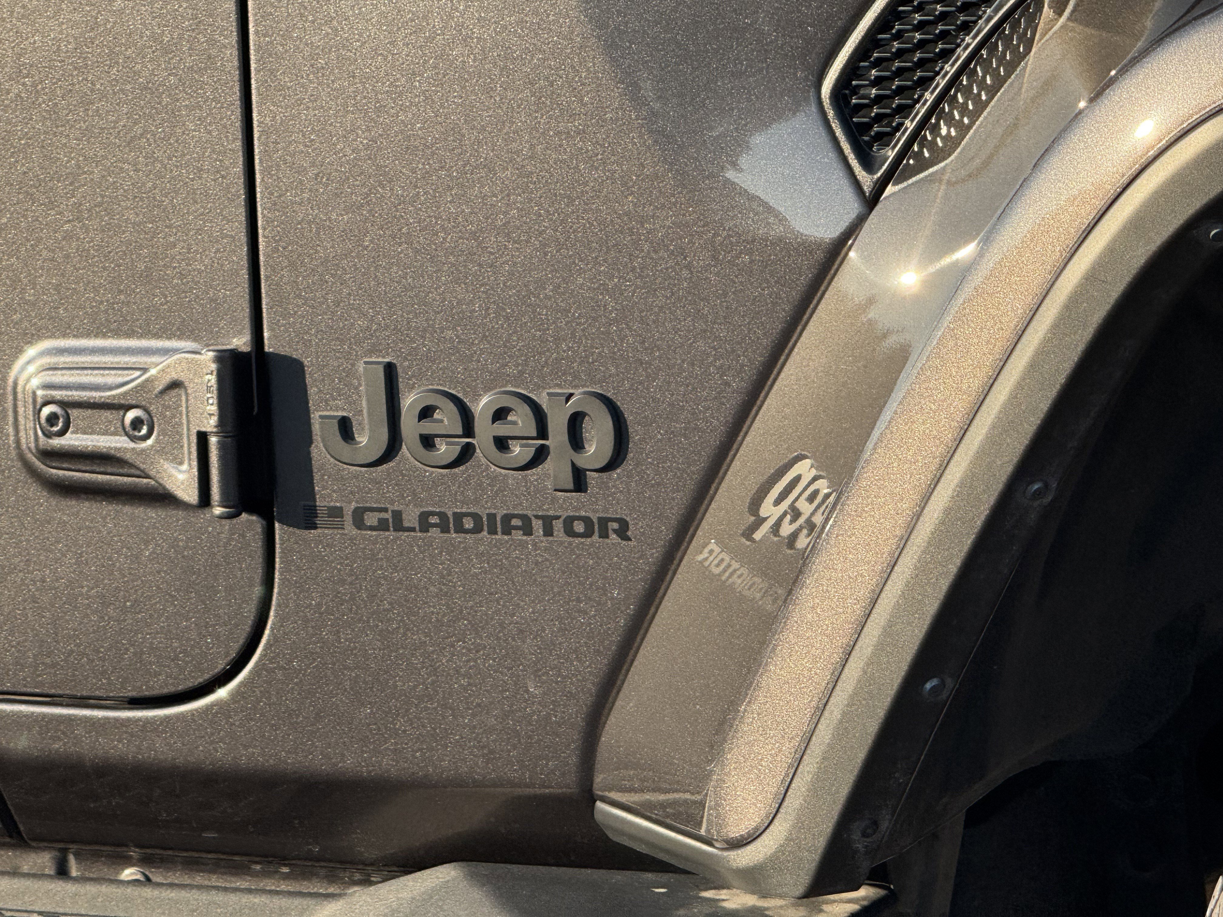 Used 2023 Jeep Gladiator Sport image 5