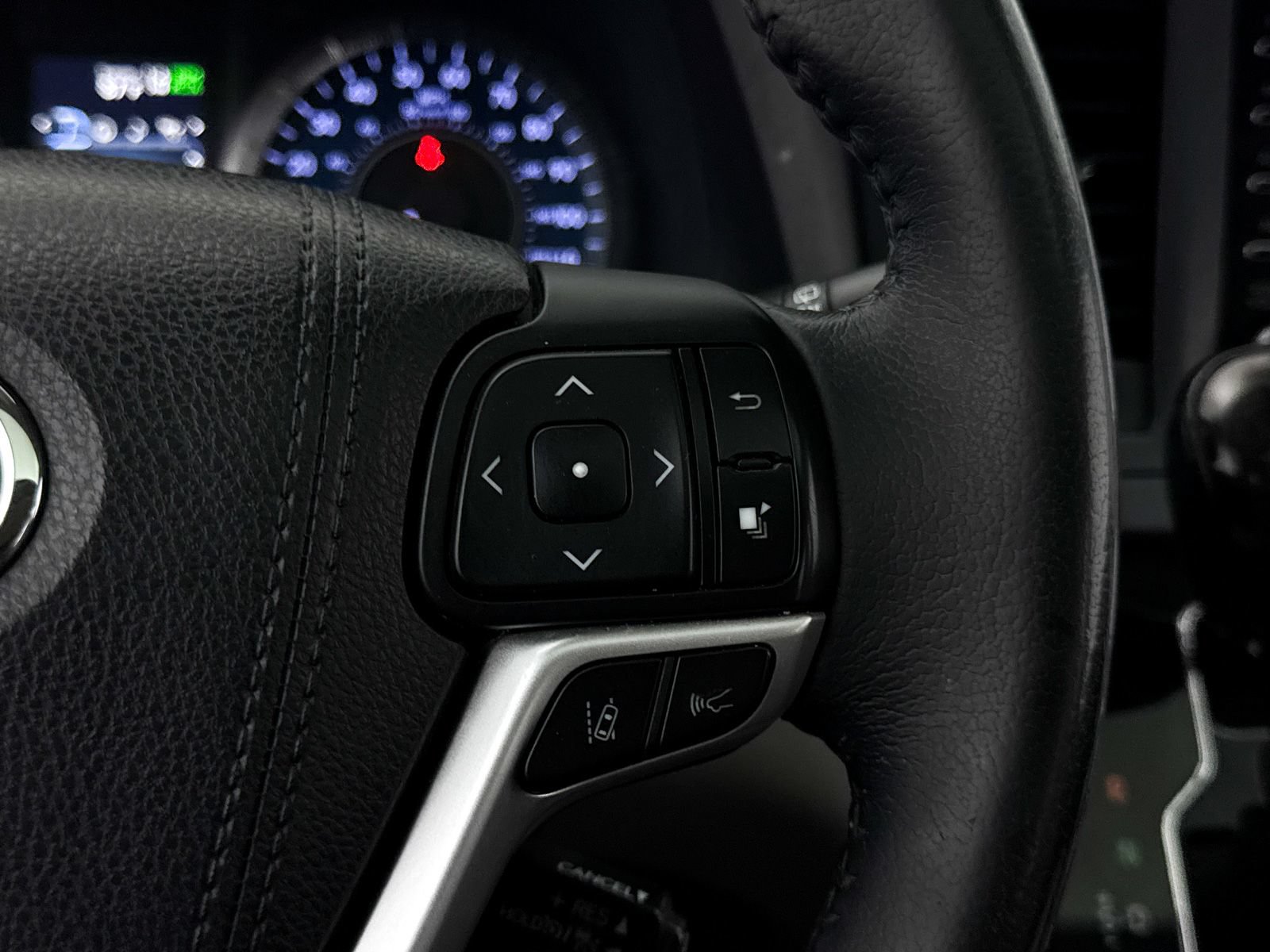 Used 2018 Toyota Sienna XLE w/ XLE Navigation Package FWD image 29