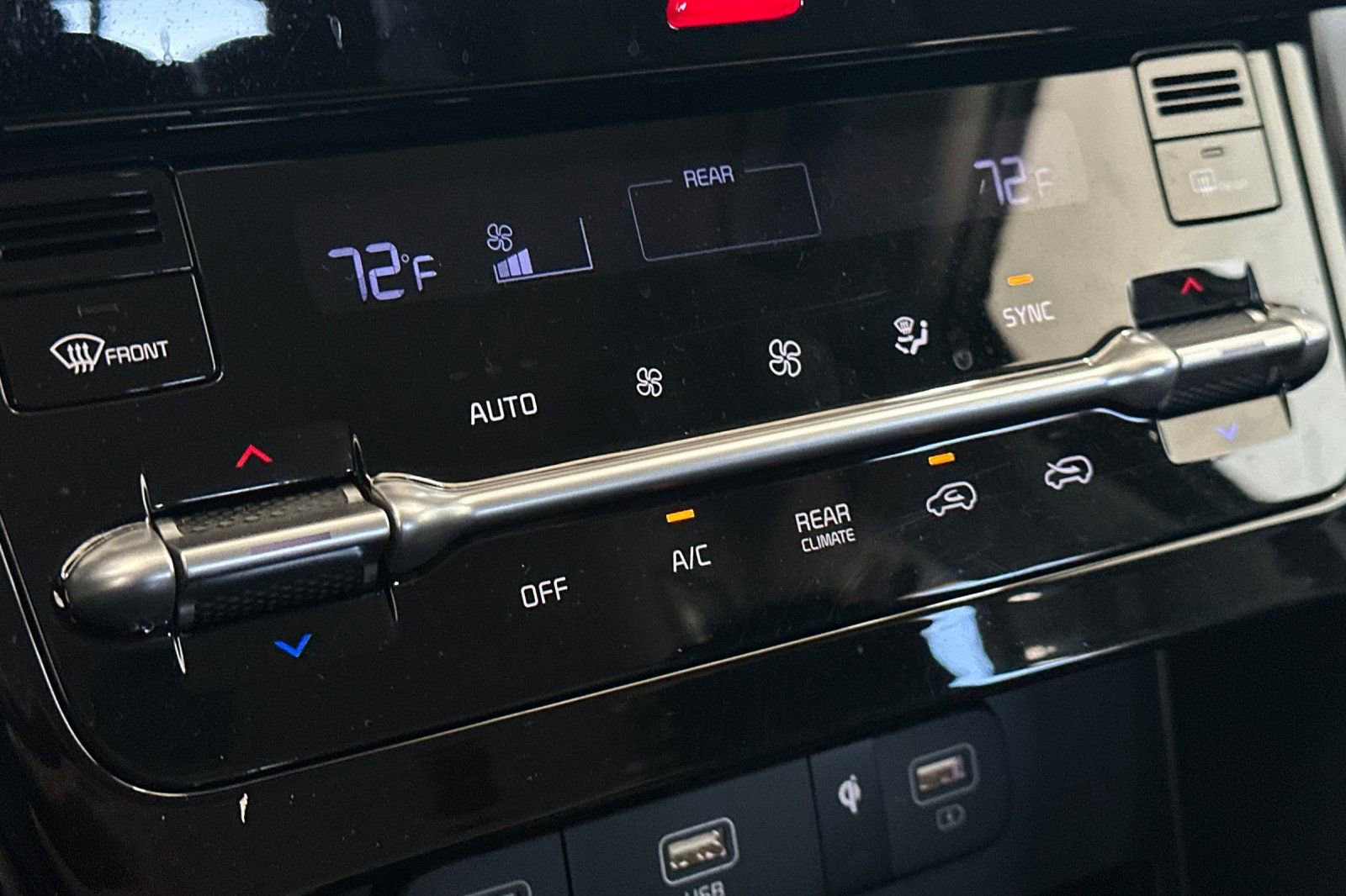 Used 2023 Kia Carnival EX image 24