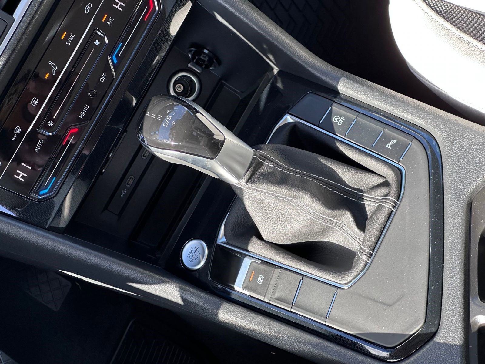 New 2026 Volkswagen Taos SE image 17