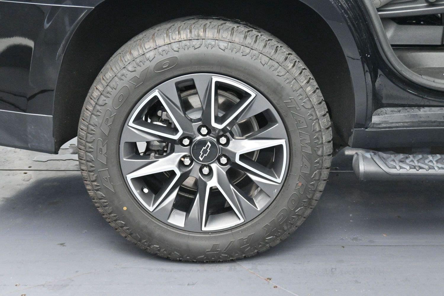 Used 2024 Chevrolet Tahoe Z71 w/ Luxury Package AWD/4WD image 40