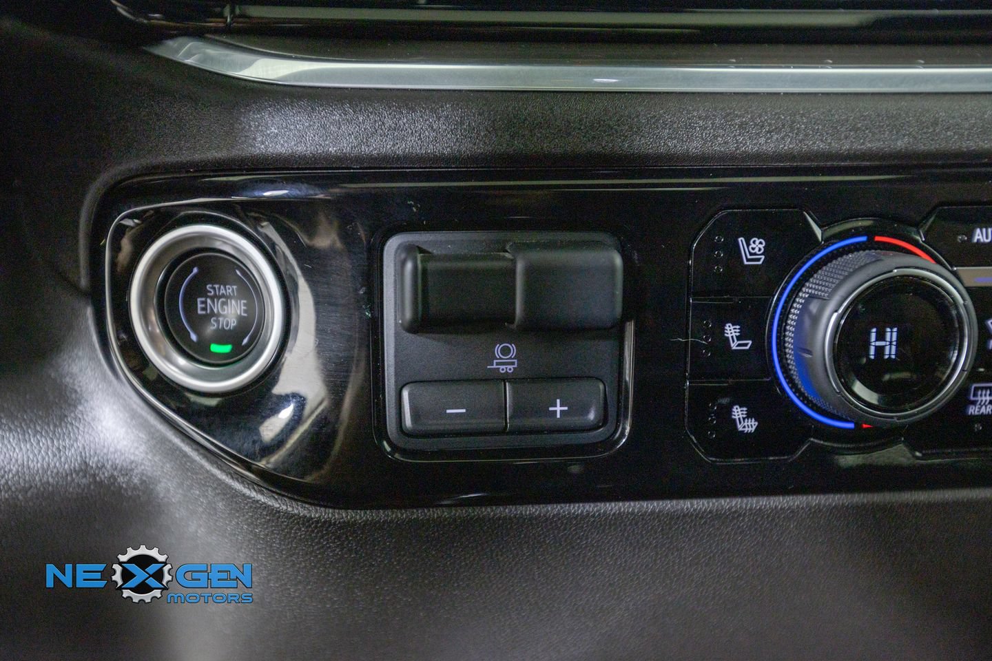 Used 2025 Chevrolet Silverado 1500 High Country w/ Technology Package AWD/4WD image 19