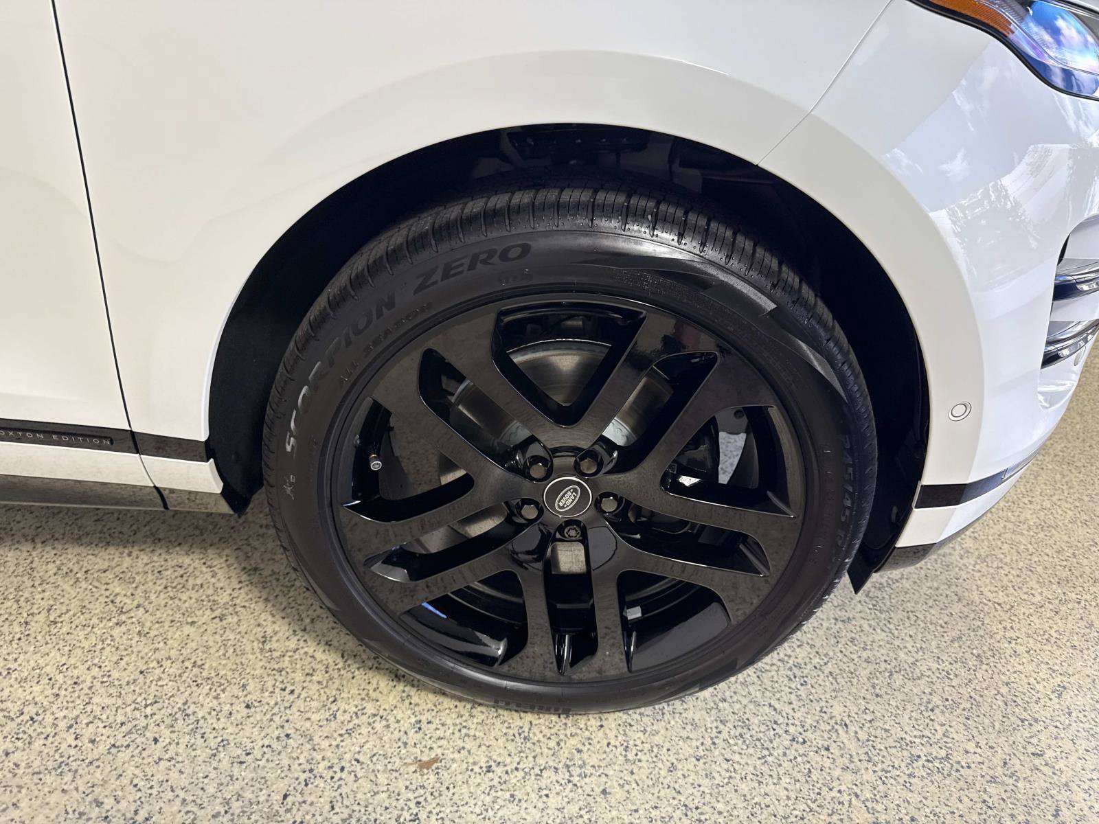 New 2026 Land Rover Range Rover Evoque Hoxton AWD/4WD image 9
